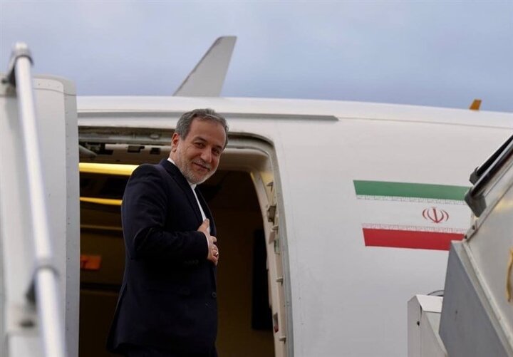 عراقچی برای آغاز گفتوگوهای غیرمستقیم با آمریکا راهی عمان شد عراقچی برای آغاز گفتوگوهای غیرمستقیم با آمریکا راهی عمان شد
