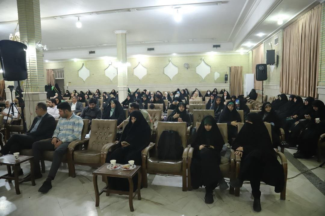 مراسم دهه کرامت با حضور خانواده شهدای خدمت در مسجد علی بن موسی‌الرضا(ع)