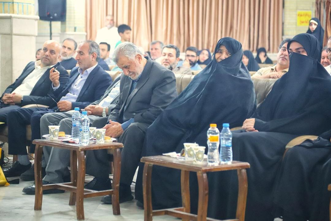مراسم دهه کرامت با حضور خانواده شهدای خدمت در مسجد علی بن موسی‌الرضا(ع)