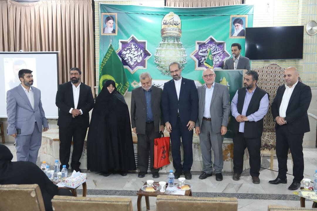 مراسم دهه کرامت با حضور خانواده شهدای خدمت در مسجد علی بن موسی‌الرضا(ع)