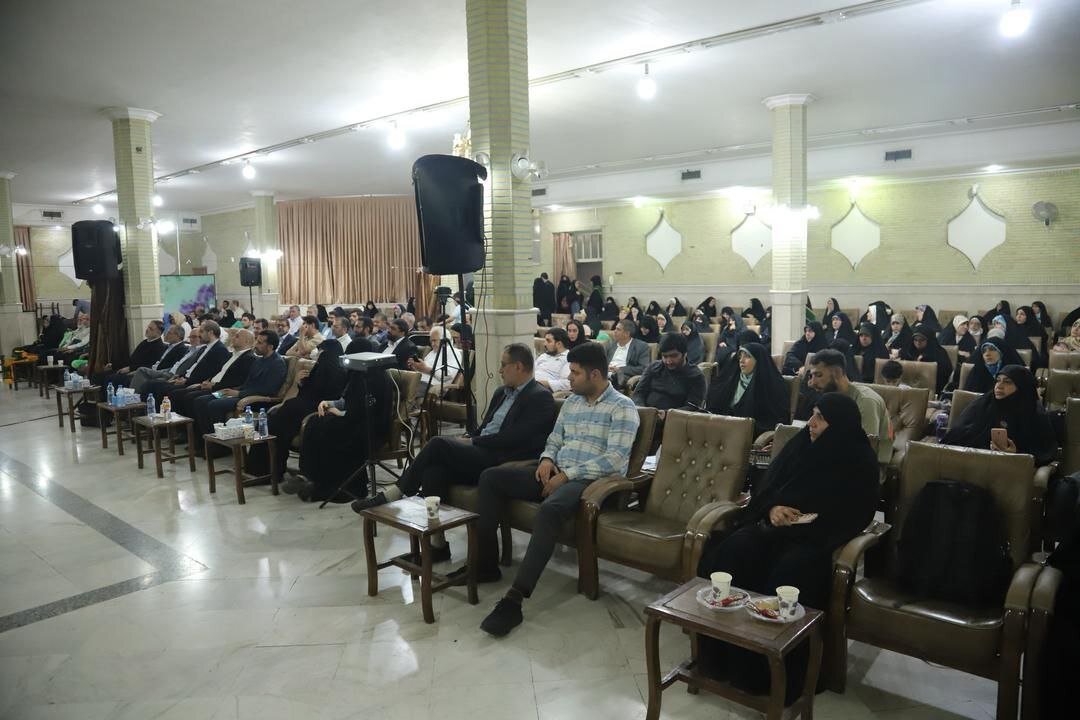 مراسم دهه کرامت با حضور خانواده شهدای خدمت در مسجد علی بن موسی‌الرضا(ع)