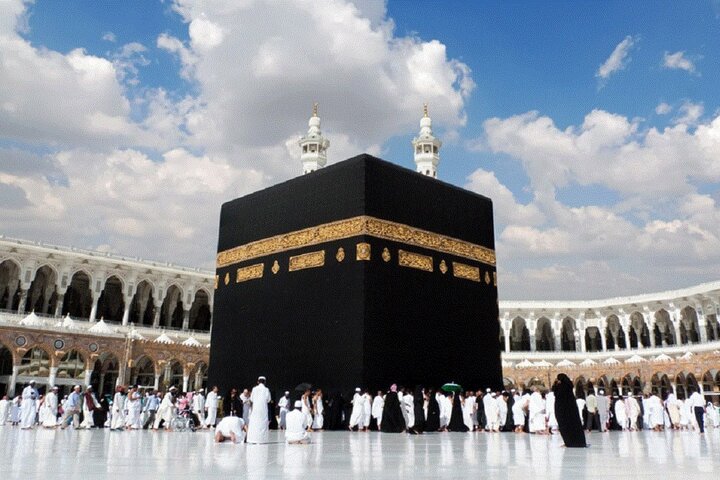 رهبر انقلاب: حج ماهیتی کاملاً سیاسی دارد