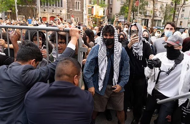 تشدید برخورد دانشگاه کلمبیا با دانشجویان معترض به جنگ غزه تشدید برخورد دانشگاه کلمبیا با دانشجویان معترض به جنگ غزه