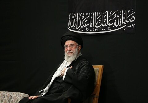 واکنش گسترده به حضور مقتدرانه رهبر انقلاب در مراسم عزاداری شب عاشورا