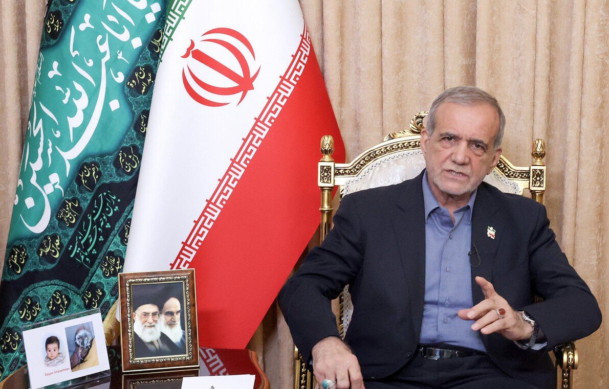 پزشکیان: آمریکا میز مذاکره را با بمب به آتش کشید  