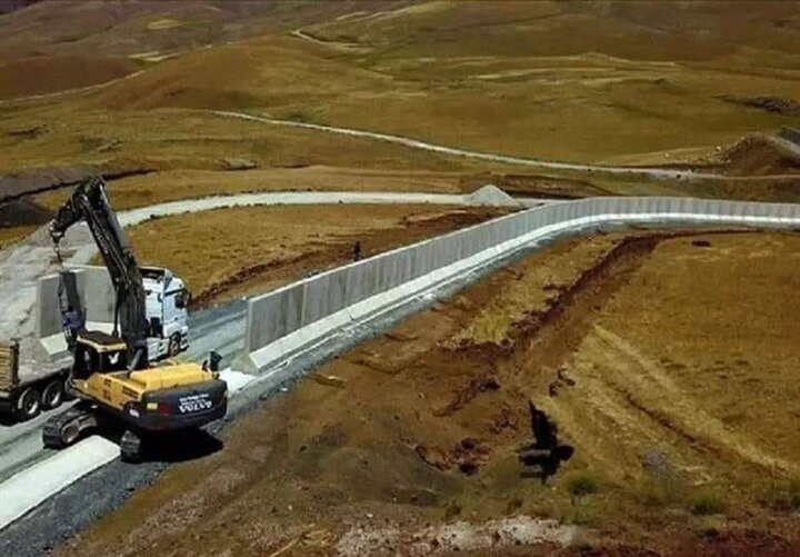 نصب ۱۳۰ کیلومتر دیوار مرزی در خراسان رضوی با افغانستان نصب ۱۳۰ کیلومتر دیوار مرزی در خراسان رضوی با افغانستان