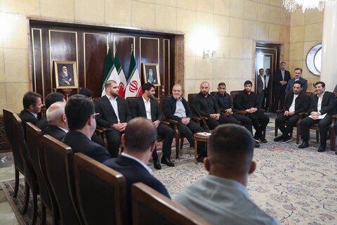تجلیل رئیس‌جمهور از قهرمانان کشتی آزاد و فرنگی