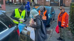 اطعام بی‌خانمان‌ها در روز کریسمس توسط مسلمانان