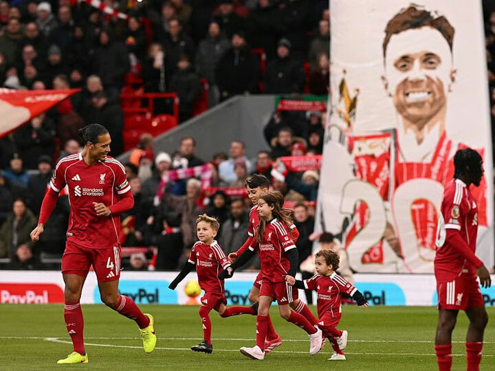 ادای احترام «ویژه» هواداران به بازیکن فقید در آنفیلد